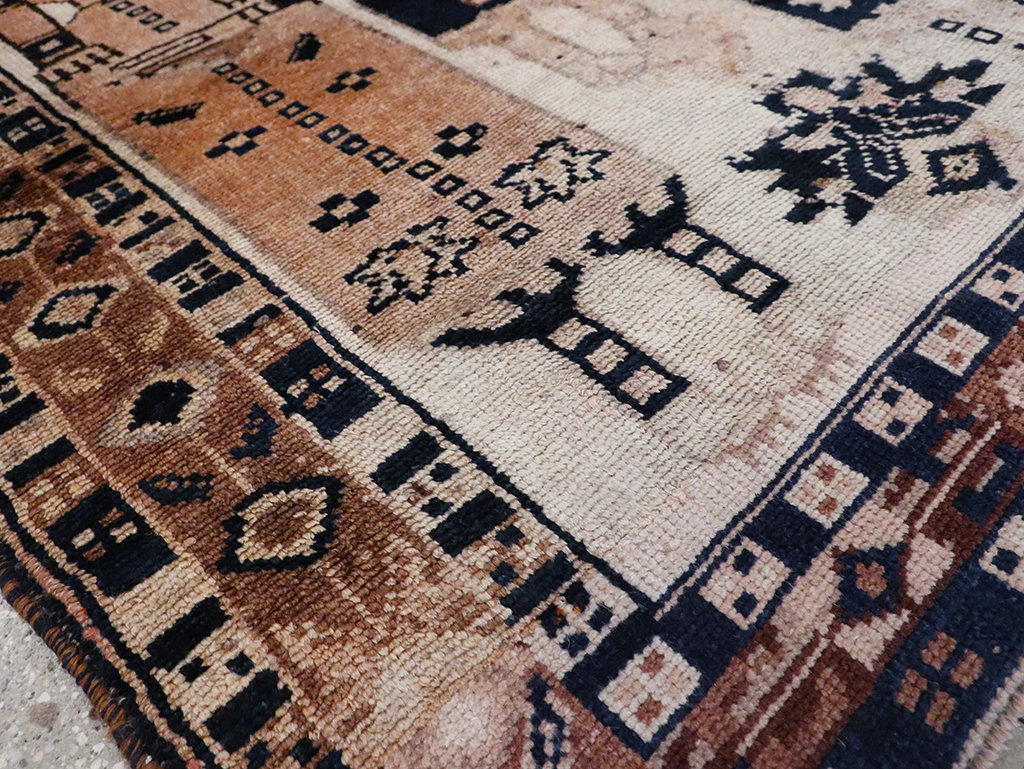 Vintage Persian Bakhtiari Rug, No.30032 - Galerie Shabab