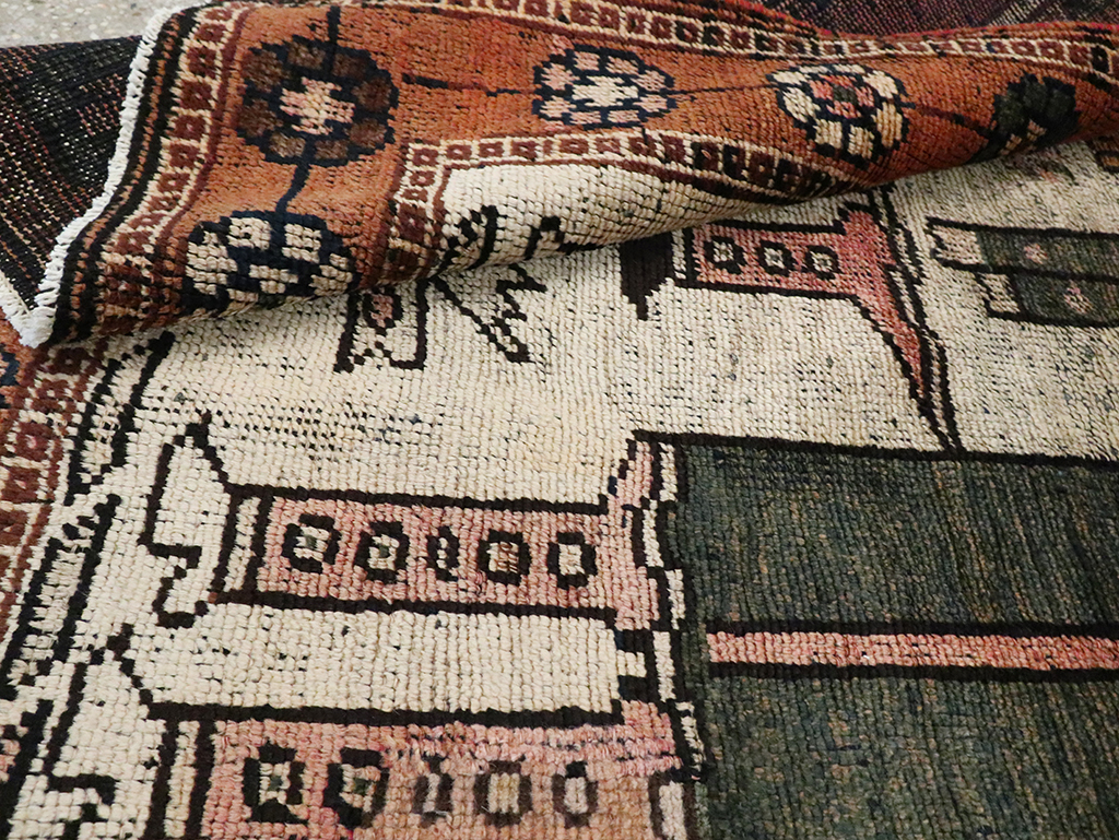 Vintage Persian Bakhtiari Pictorial Rug, No.30035 - Galerie Shabab