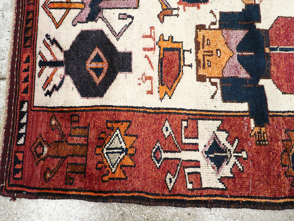 Vintage Persian Pictorial Bakhtiari Accent Rug, No.30036 - Galerie Shabab