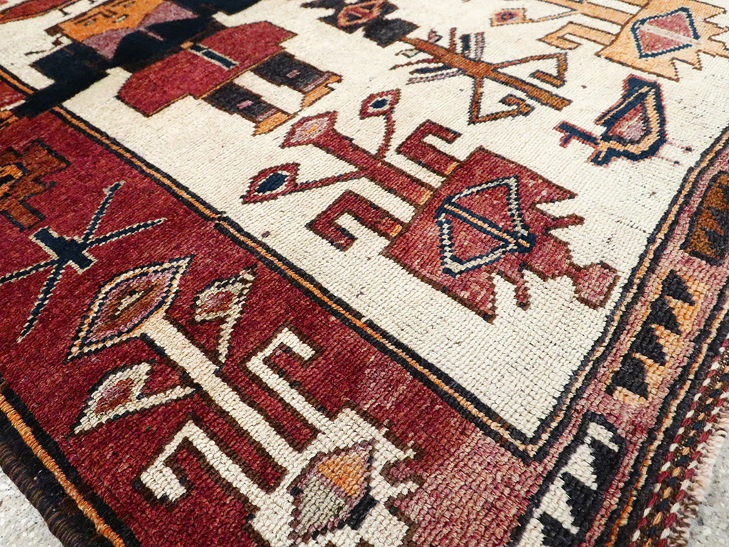 Vintage Persian Pictorial Bakhtiari Accent Rug, No.30036 - Galerie Shabab