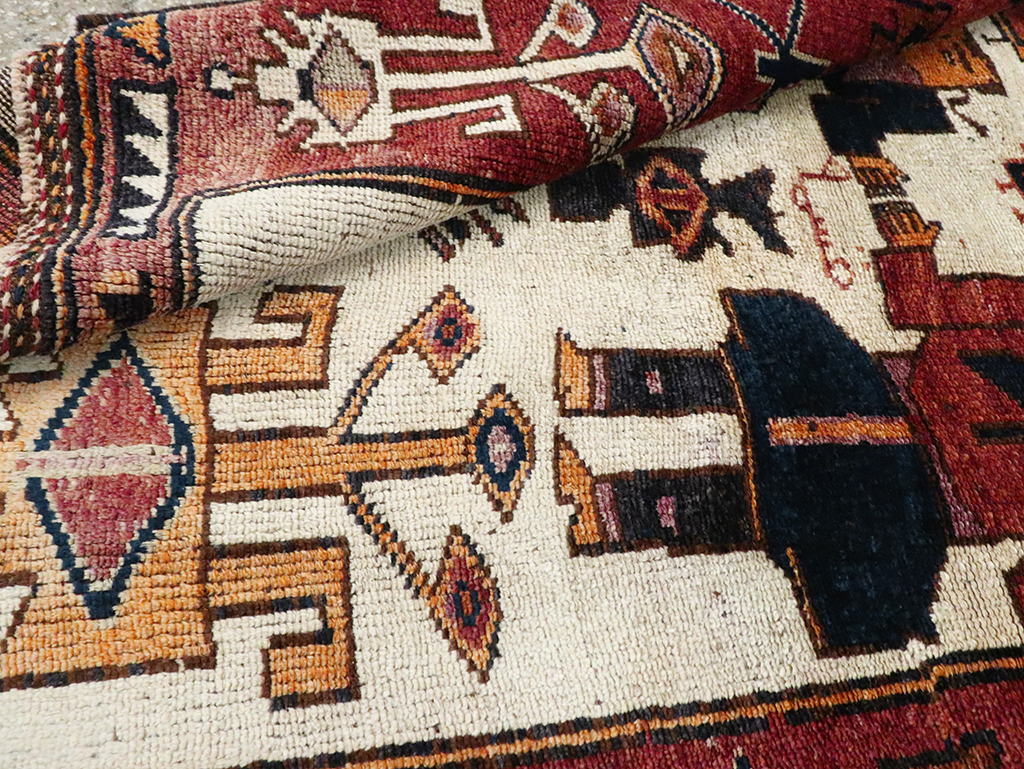 Vintage Persian Pictorial Bakhtiari Accent Rug, No.30036 - Galerie Shabab