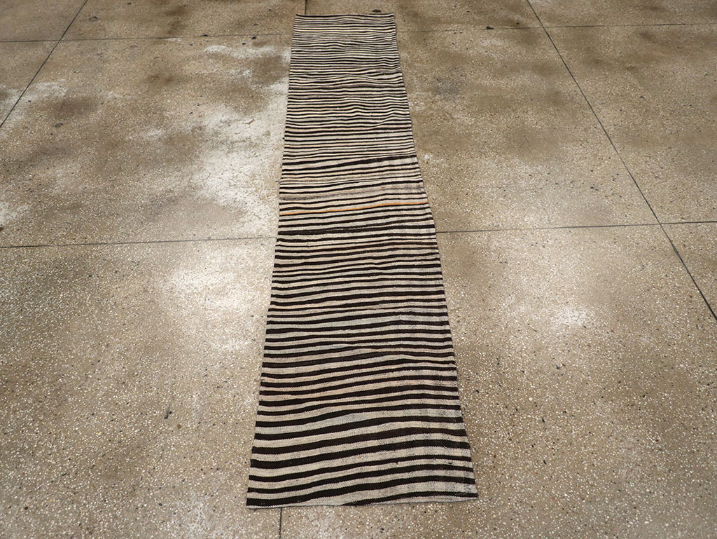 Vintage Persian Flatweave Kilim Runner, No.30046 - Galerie Shabab