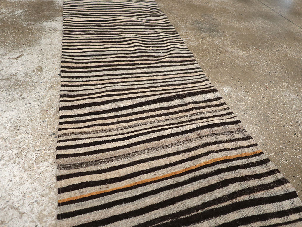 Vintage Persian Flatweave Kilim Runner, No.30046 - Galerie Shabab