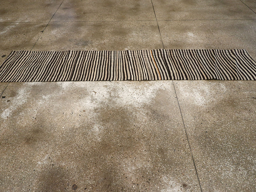 Vintage Persian Flatweave Kilim Runner, No.30046 - Galerie Shabab