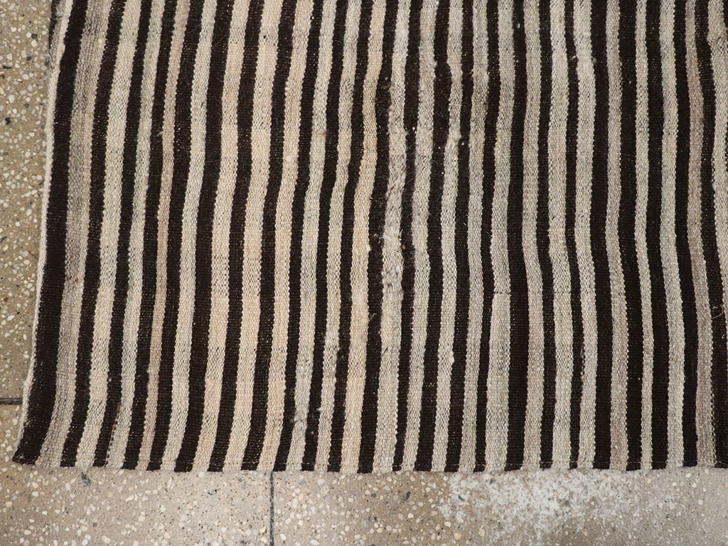 Vintage Persian Flatweave Kilim Runner, No.30046 - Galerie Shabab
