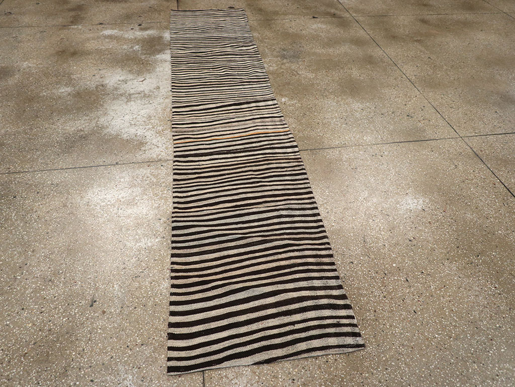 Vintage Persian Flatweave Kilim Runner, No.30046 - Galerie Shabab