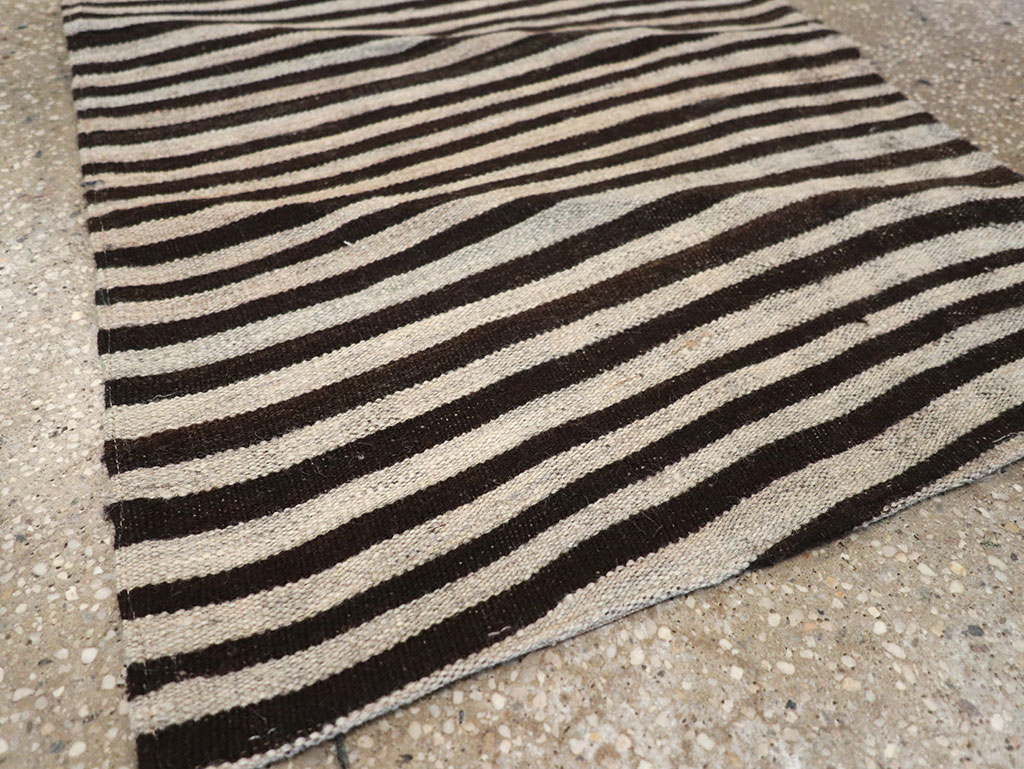 Vintage Persian Flatweave Kilim Runner, No.30046 - Galerie Shabab