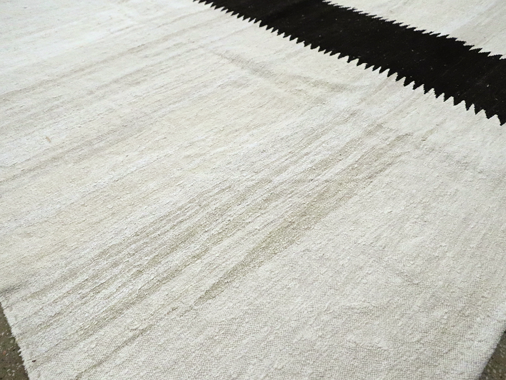 Contemporary Turkish Room Size Flatweave Kilim, No.30063 - Galerie Shabab