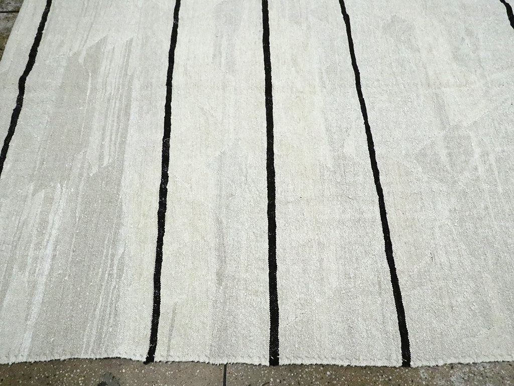 Contemporary Turkish Room Size Flatweave Kilim, No.30064 - Galerie Shabab