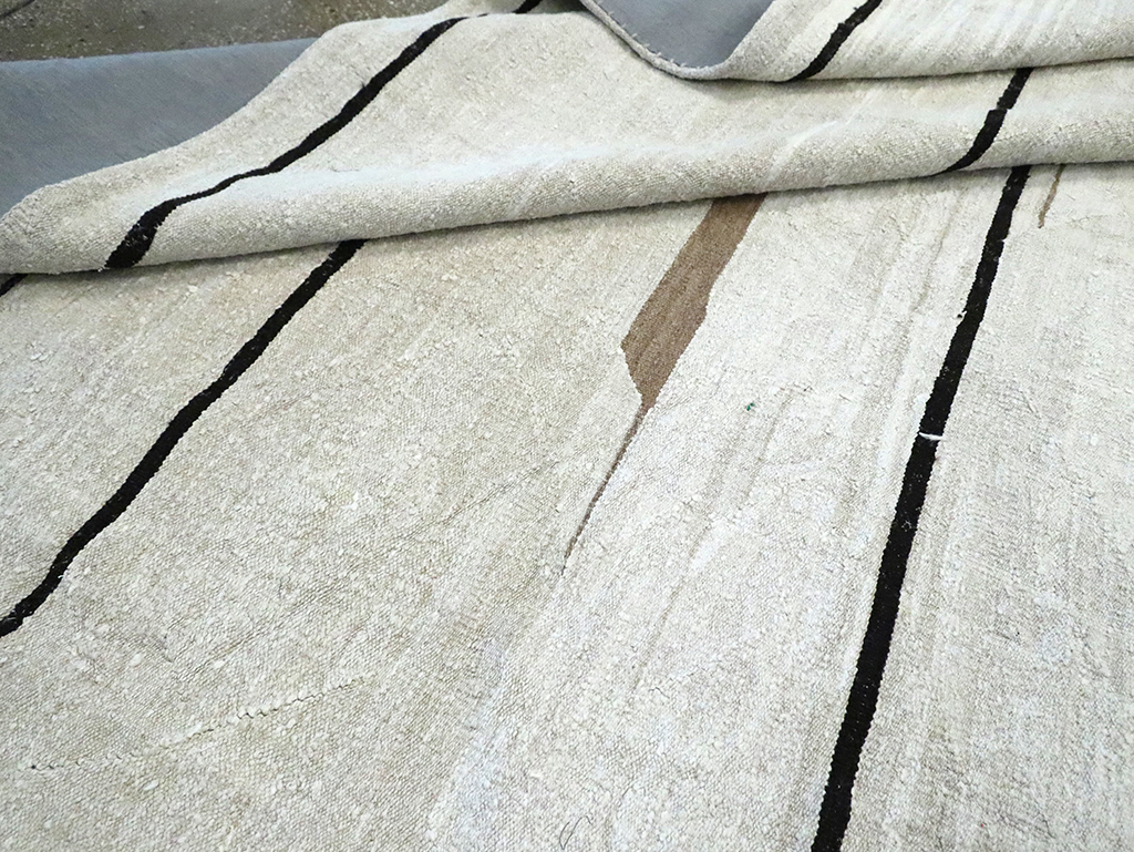 Contemporary Turkish Room Size Flatweave Kilim, No.30064 - Galerie Shabab
