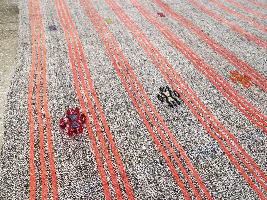 Mid-20th Century Handmade Turkish Flatweave Kilim, No.30068 - Galerie Shabab