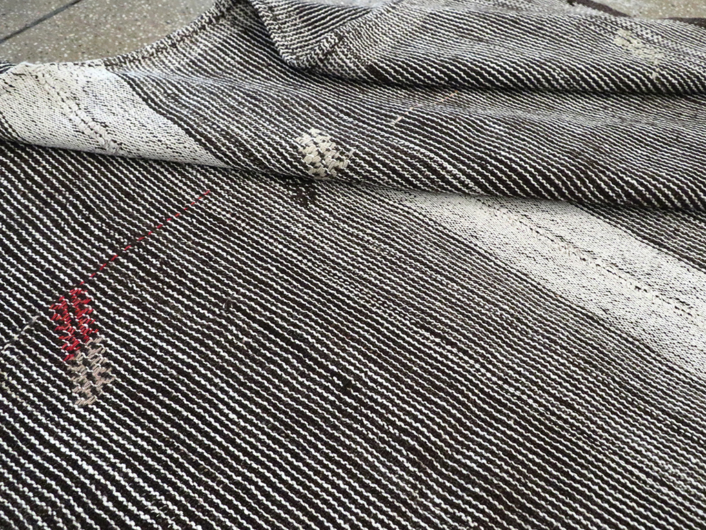 Mid-20th Century Handmade Turkish Flatweave Kilim, No.30076 - Galerie Shabab