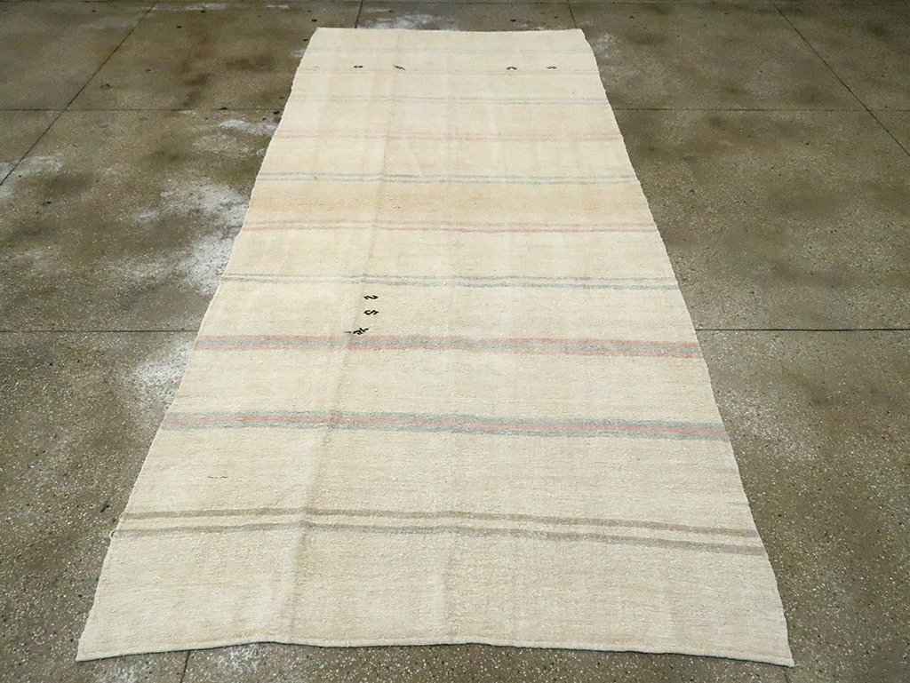 Mid-20th Century Turkish Gallery Size Flatweave, No.30079 - Galerie Shabab