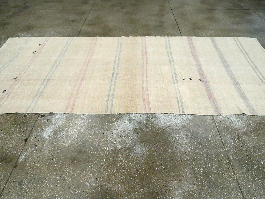 Mid-20th Century Turkish Gallery Size Flatweave, No.30079 - Galerie Shabab