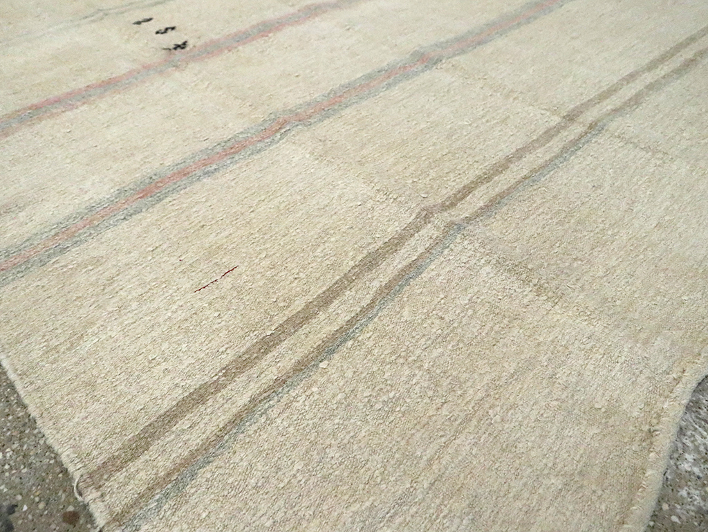 Mid-20th Century Turkish Gallery Size Flatweave, No.30079 - Galerie Shabab