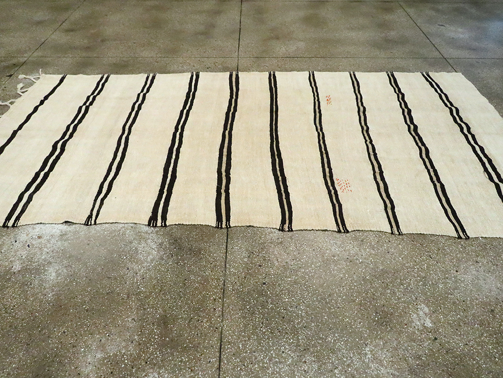 Mid-20th Century Turkish Gallery Size Flatweave, No.30081 - Galerie Shabab