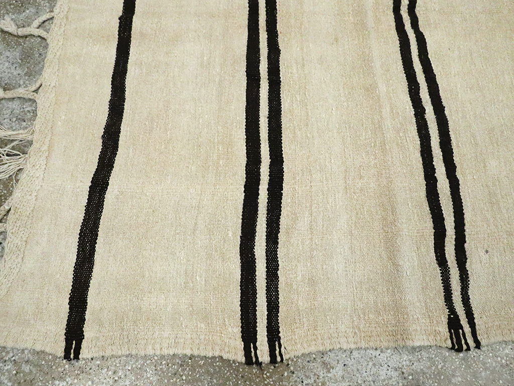 Mid-20th Century Turkish Gallery Size Flatweave, No.30081 - Galerie Shabab