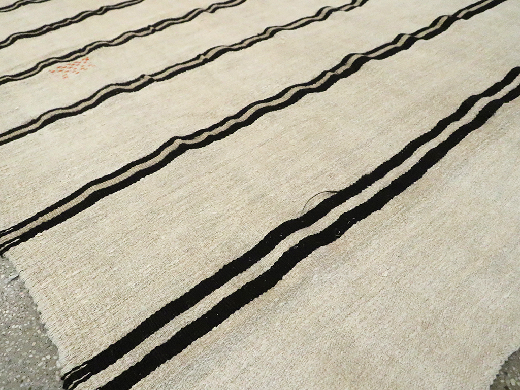 Mid-20th Century Turkish Gallery Size Flatweave, No.30081 - Galerie Shabab