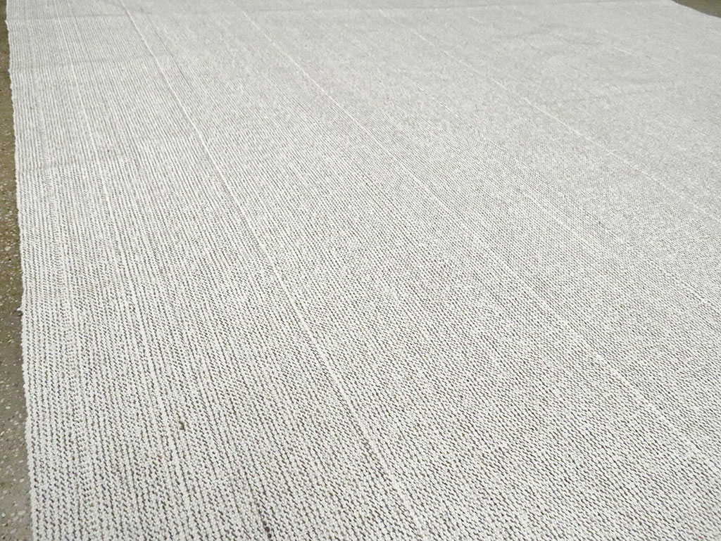 Vintage Turkish Flatweave Kilim Room Size Carpet, No.30093 - Galerie Shabab