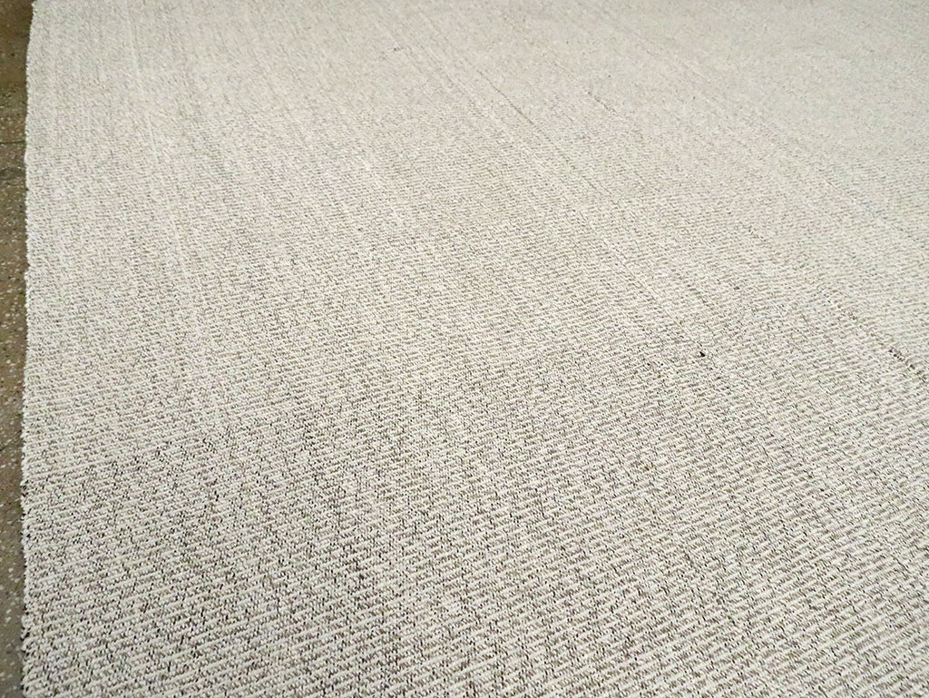 Vintage Turkish Flatweave Kilim Room Size Carpet, No.30095 - Galerie Shabab