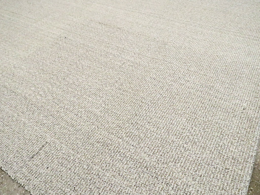 Vintage Turkish Flatweave Kilim Room Size Carpet, No.30095 - Galerie Shabab