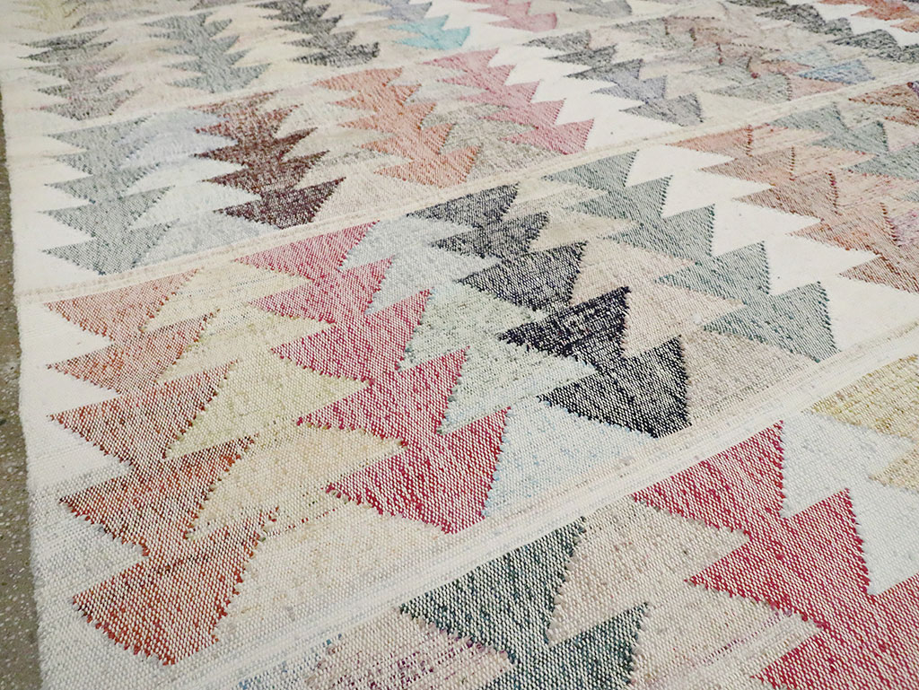 Contemporary Turkish Flatweave Kilim Room Size Carpet, No.30101 - Galerie Shabab