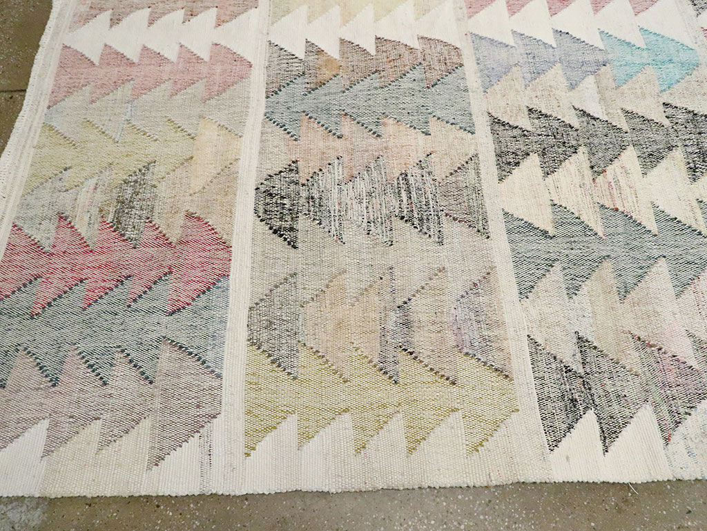 Contemporary Turkish Flatweave Kilim Room Size Carpet, No.30101 - Galerie Shabab