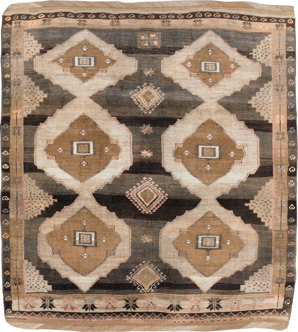 Vintage Turkish Anatolian Square Room Size Carpet, No.30109 - Galerie Shabab