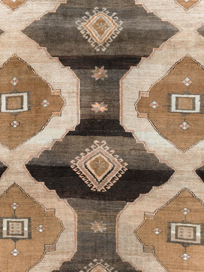 Vintage Turkish Anatolian Square Room Size Carpet, No.30109 - Galerie Shabab