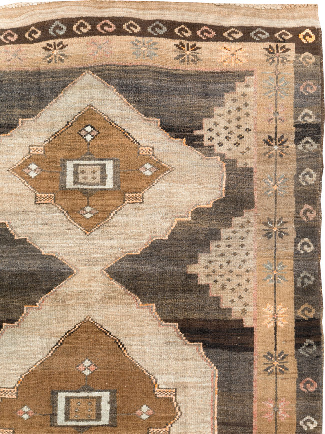 Vintage Turkish Anatolian Square Room Size Carpet, No.30109 - Galerie Shabab
