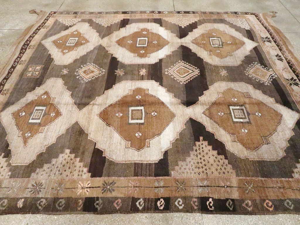 Vintage Turkish Anatolian Square Room Size Carpet, No.30109 - Galerie Shabab