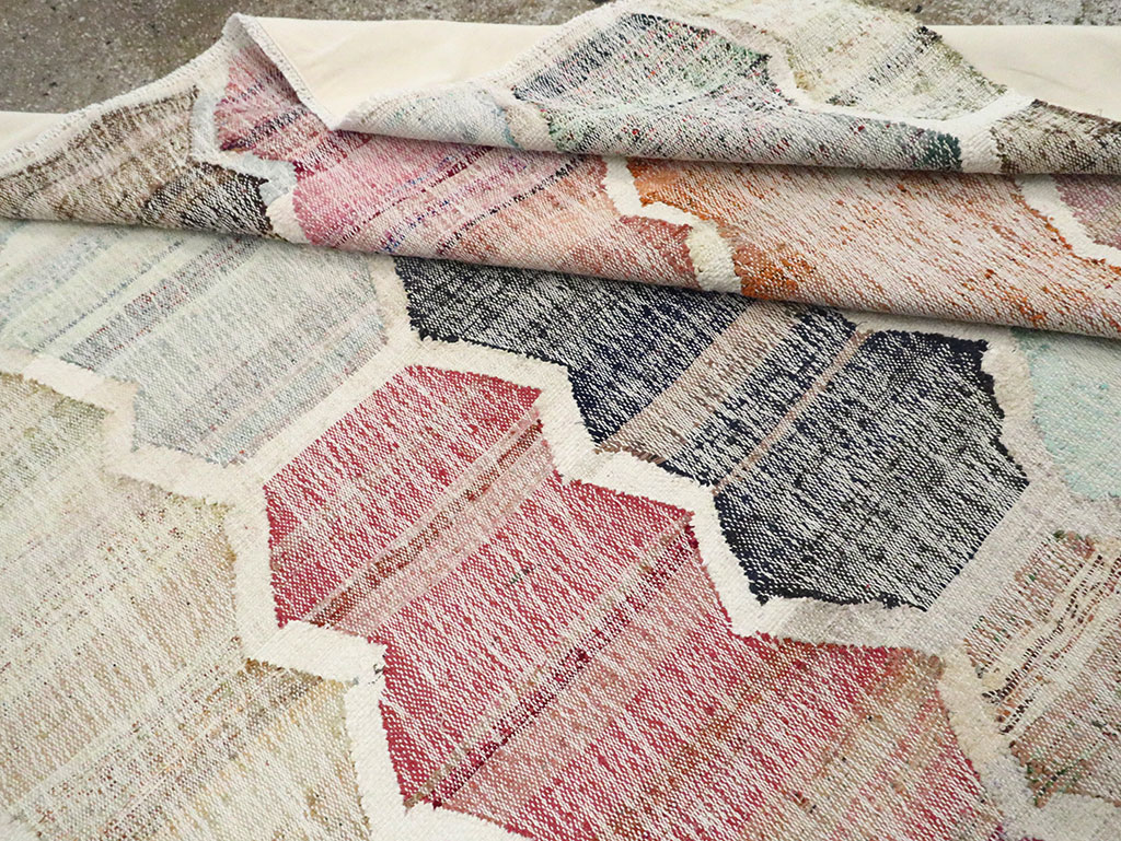 Contemporary Turkish Flatweave Kilim Room Size Carpet, No.30111 - Galerie Shabab