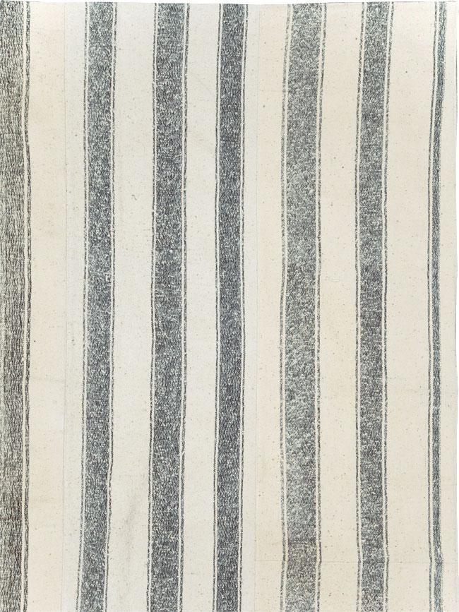 Mid-20th Century Room Size Turkish Flatweave Kilim, No.30120 - Galerie Shabab