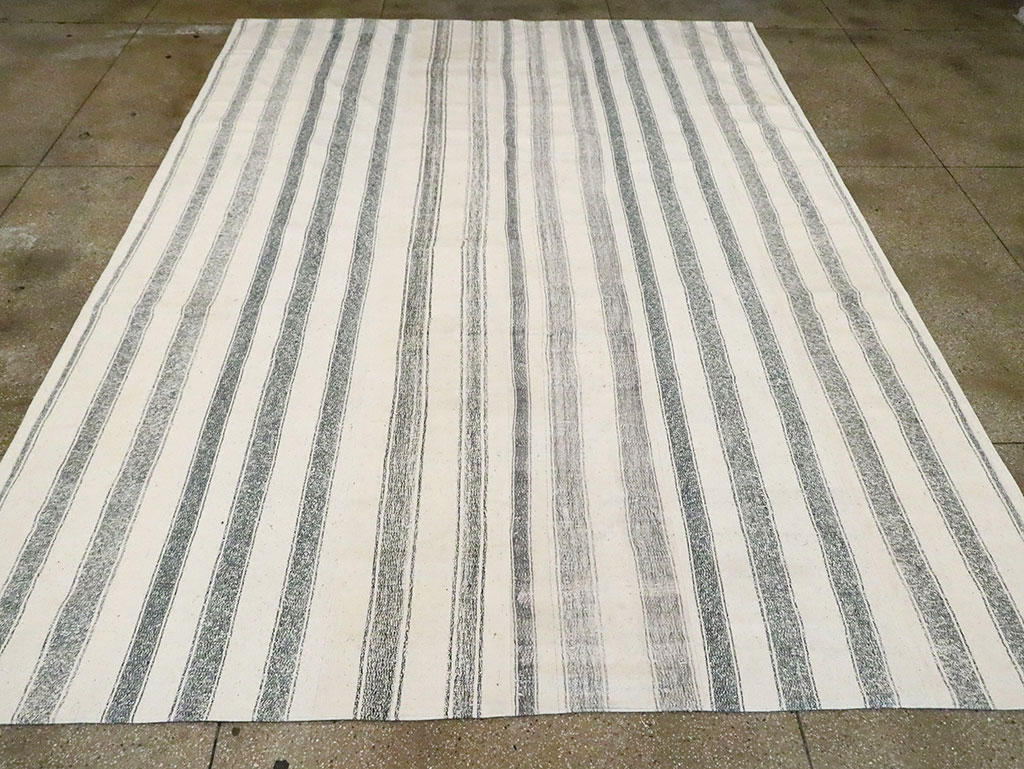 Mid-20th Century Room Size Turkish Flatweave Kilim, No.30120 - Galerie Shabab
