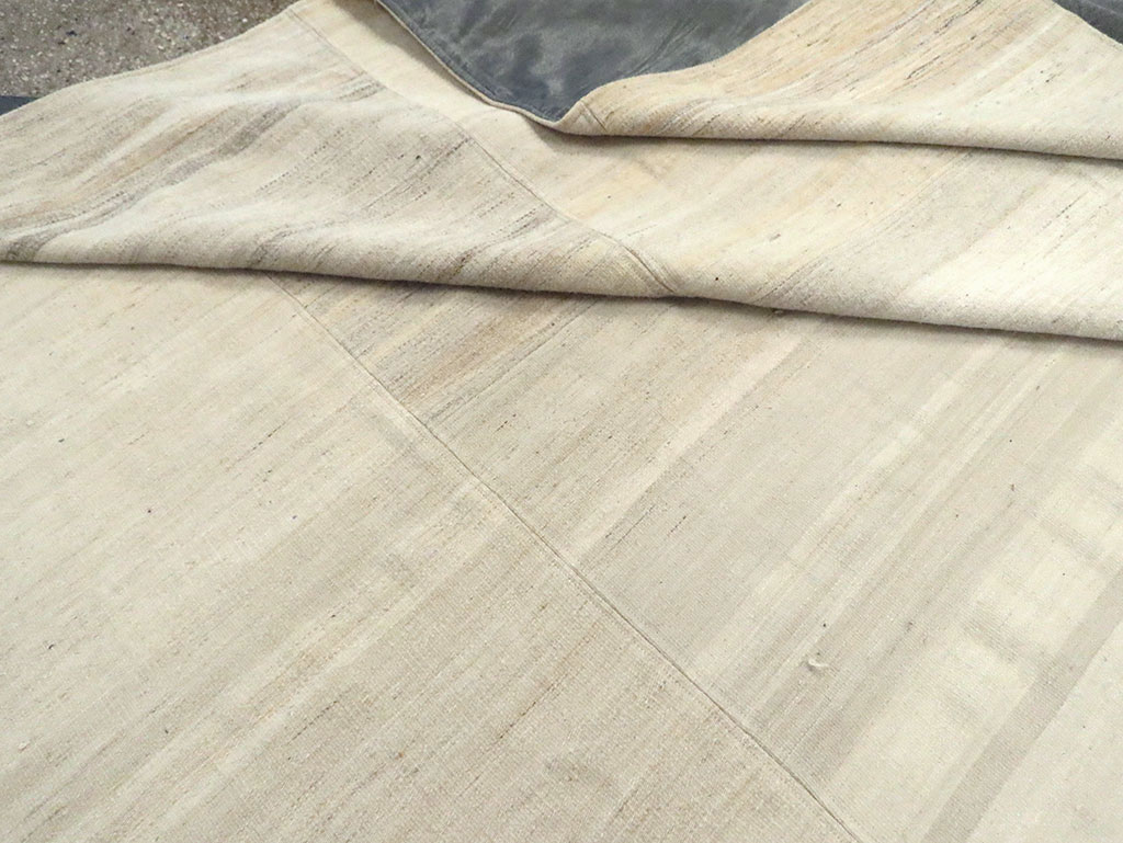 Vintage Turkish Flatweave Kilim Room Size Carpet, No.30123 - Galerie Shabab