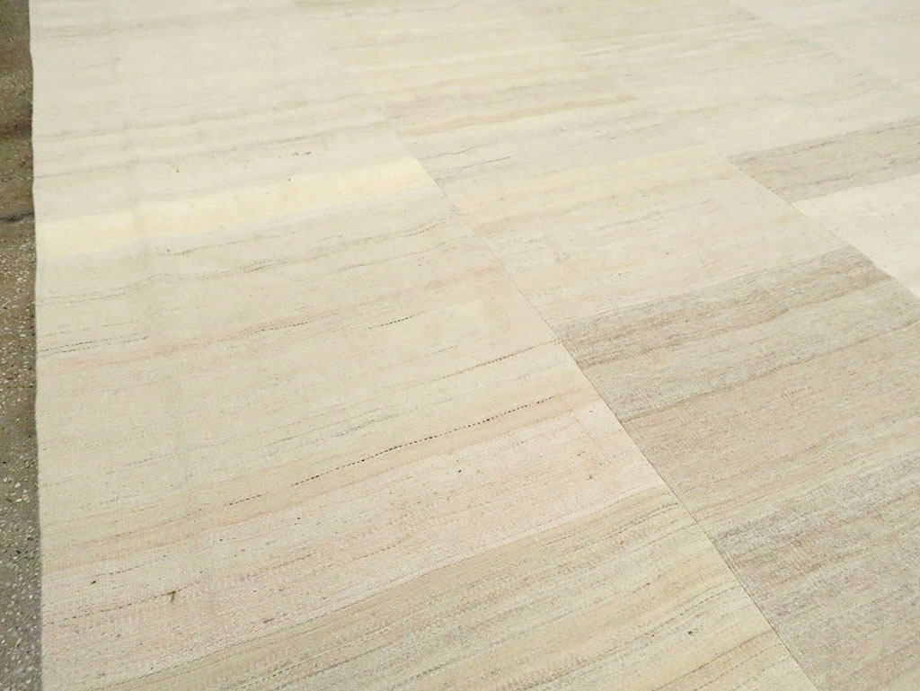 Vintage Turkish Flatweave Kilim Room Size Carpet, No.30124 - Galerie Shabab