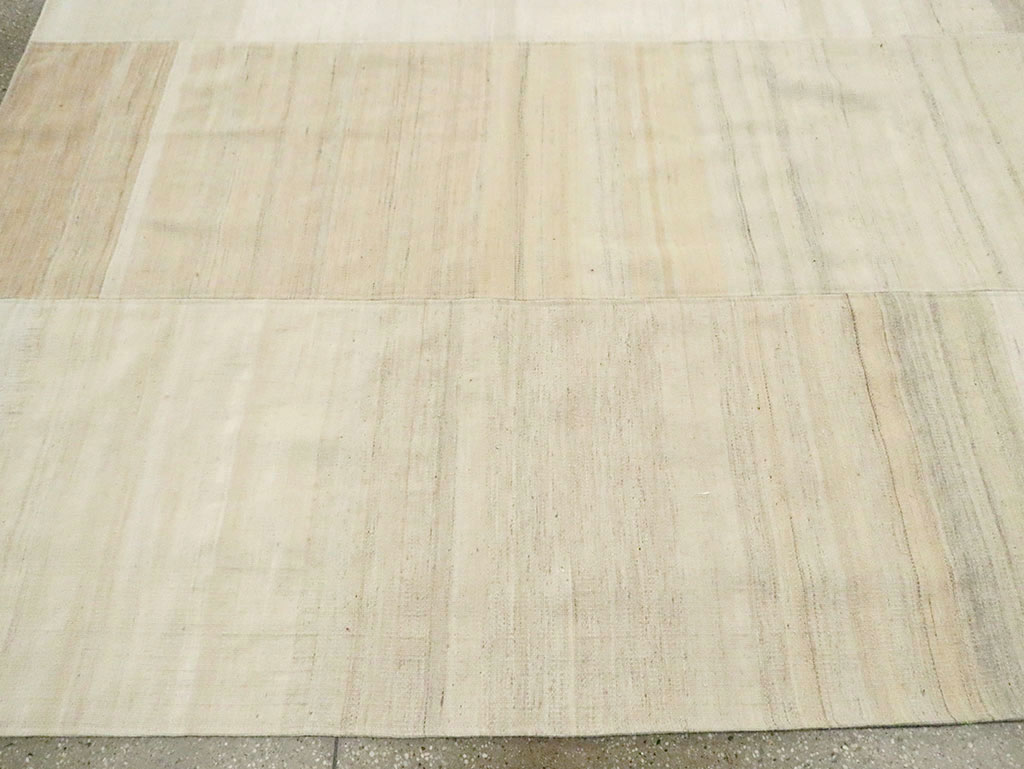 Vintage Turkish Flatweave Kilim Room Size Carpet, No.30124 - Galerie Shabab