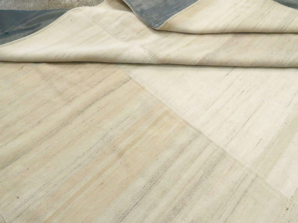 Vintage Turkish Flatweave Kilim Room Size Carpet, No.30124 - Galerie Shabab