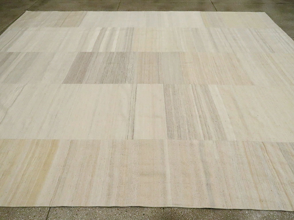 Vintage Turkish Flatweave Kilim Room Size Carpet, No.30125 - Galerie Shabab