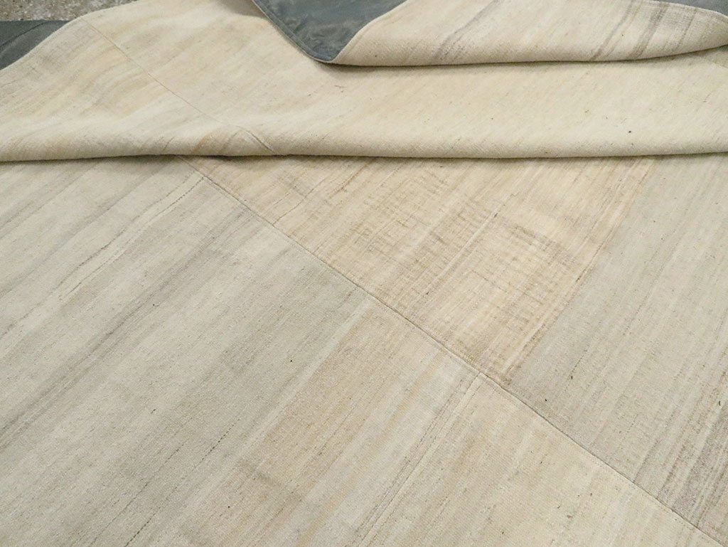 Vintage Turkish Flatweave Kilim Room Size Carpet, No.30125 - Galerie Shabab