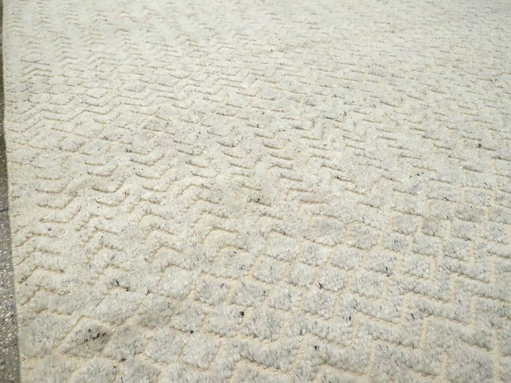 Contemporary Turkish Room Size Carpet, No.30126 - Galerie Shabab