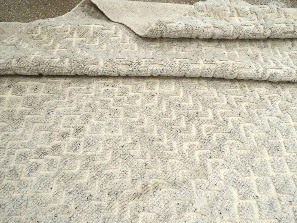 Contemporary Turkish Room Size Carpet, No.30126 - Galerie Shabab