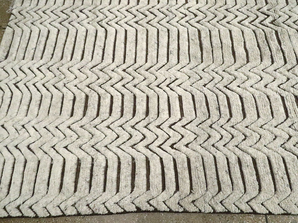 Contemporary Turkish Room Size Carpet, No.30127 - Galerie Shabab