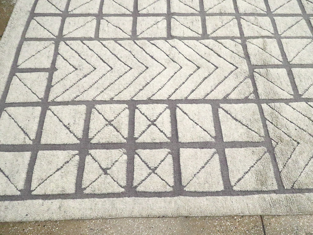 Contemporary Turkish Room Size Carpet, No.30128 - Galerie Shabab