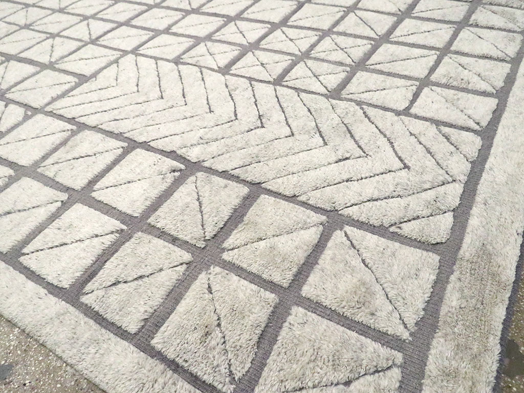 Contemporary Turkish Room Size Carpet, No.30128 - Galerie Shabab