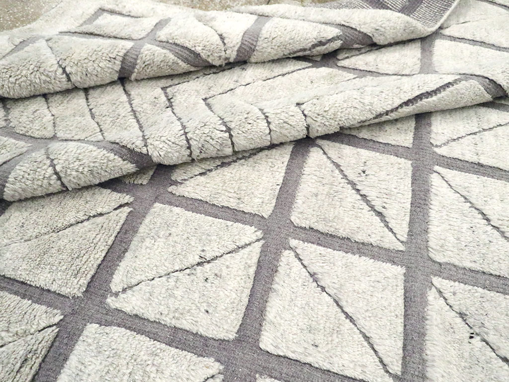 Contemporary Turkish Room Size Carpet, No.30128 - Galerie Shabab