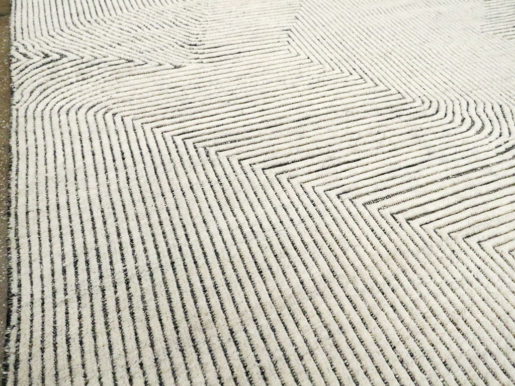 Contemporary Turkish Square Room Size Carpet, No.30129 - Galerie Shabab