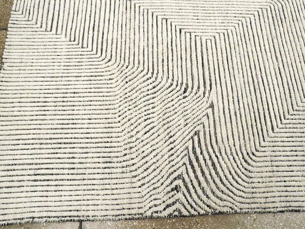 Contemporary Turkish Square Room Size Carpet, No.30129 - Galerie Shabab