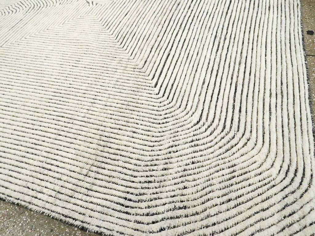 Contemporary Turkish Square Room Size Carpet, No.30129 - Galerie Shabab