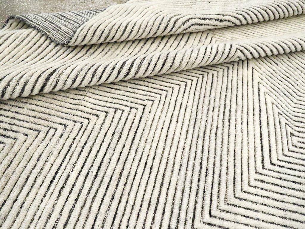 Contemporary Turkish Square Room Size Carpet, No.30129 - Galerie Shabab